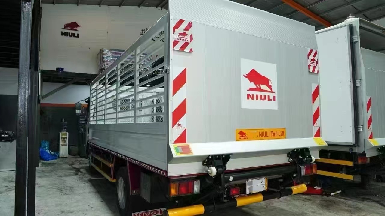 truck tail lifts 
