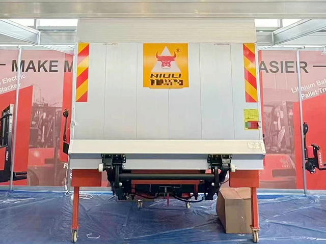 small truck tail lift