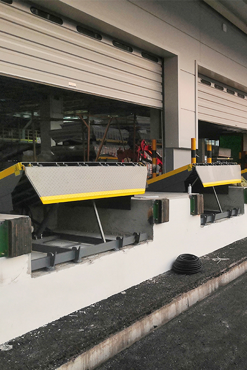 warehouse dock leveler