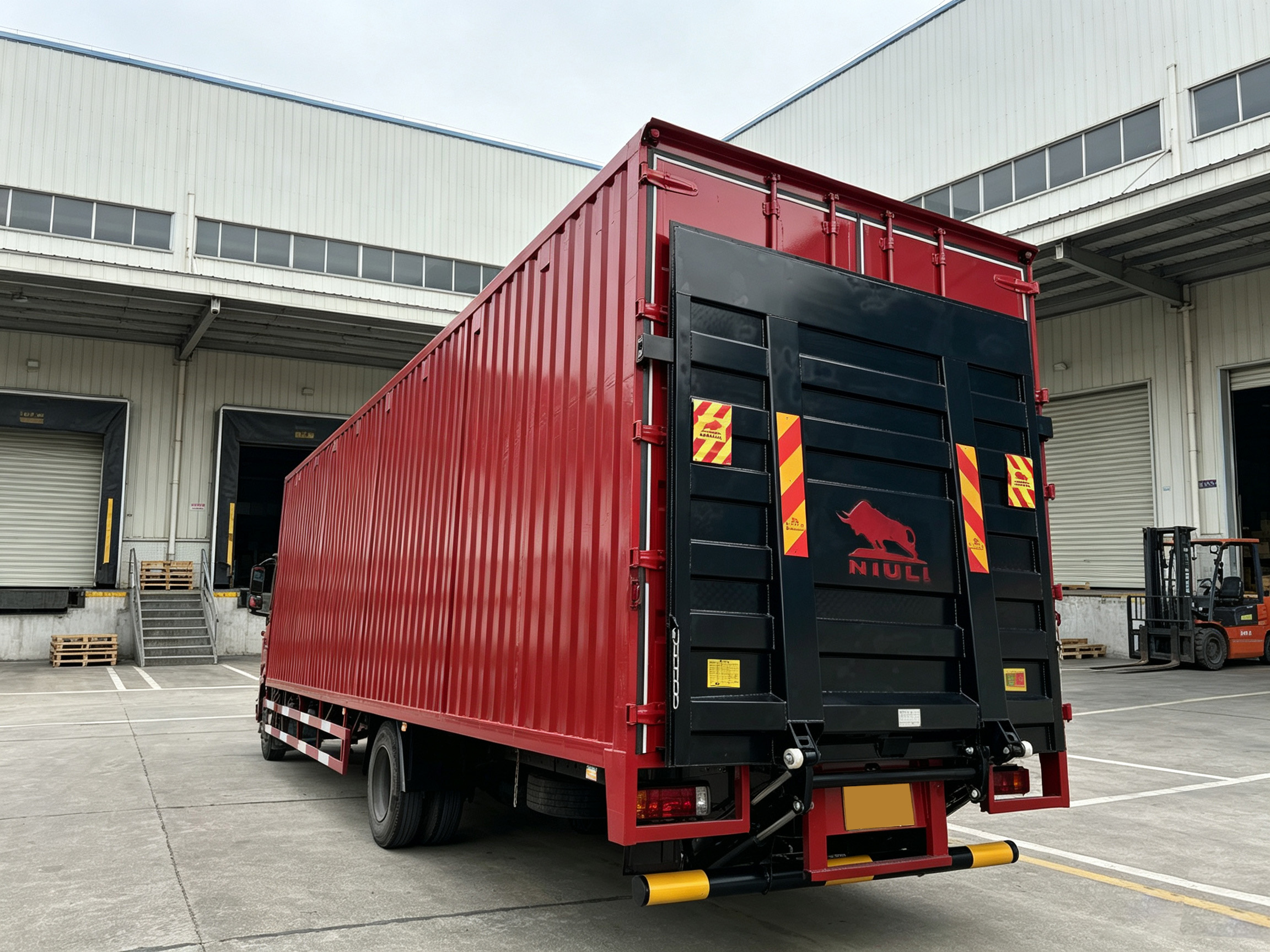 trucks with tail lifts