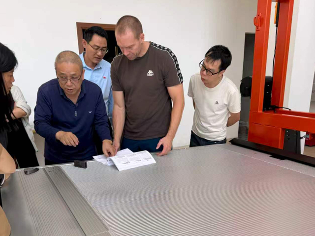 trucks with tail lifts manufacture
