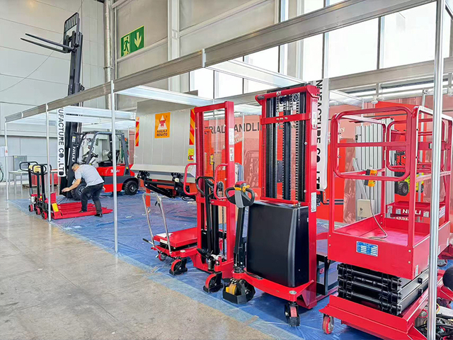 tail lift & manual pump truck operations