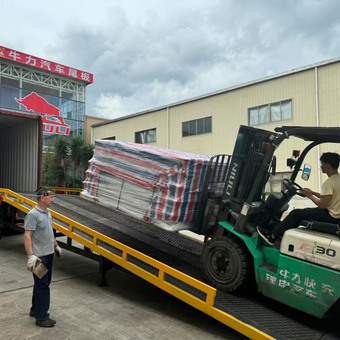 tail lifter truck