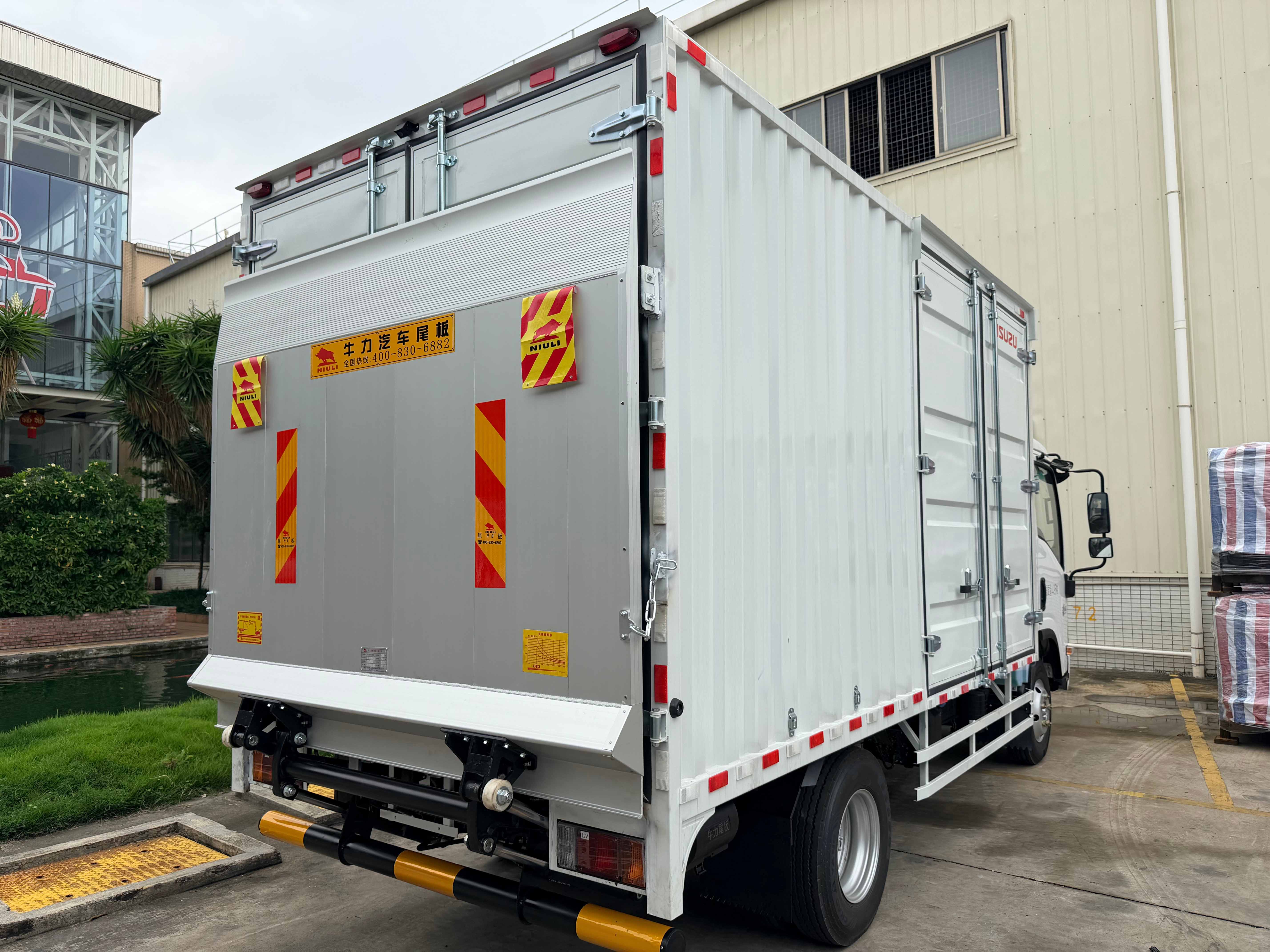 tail lift truck