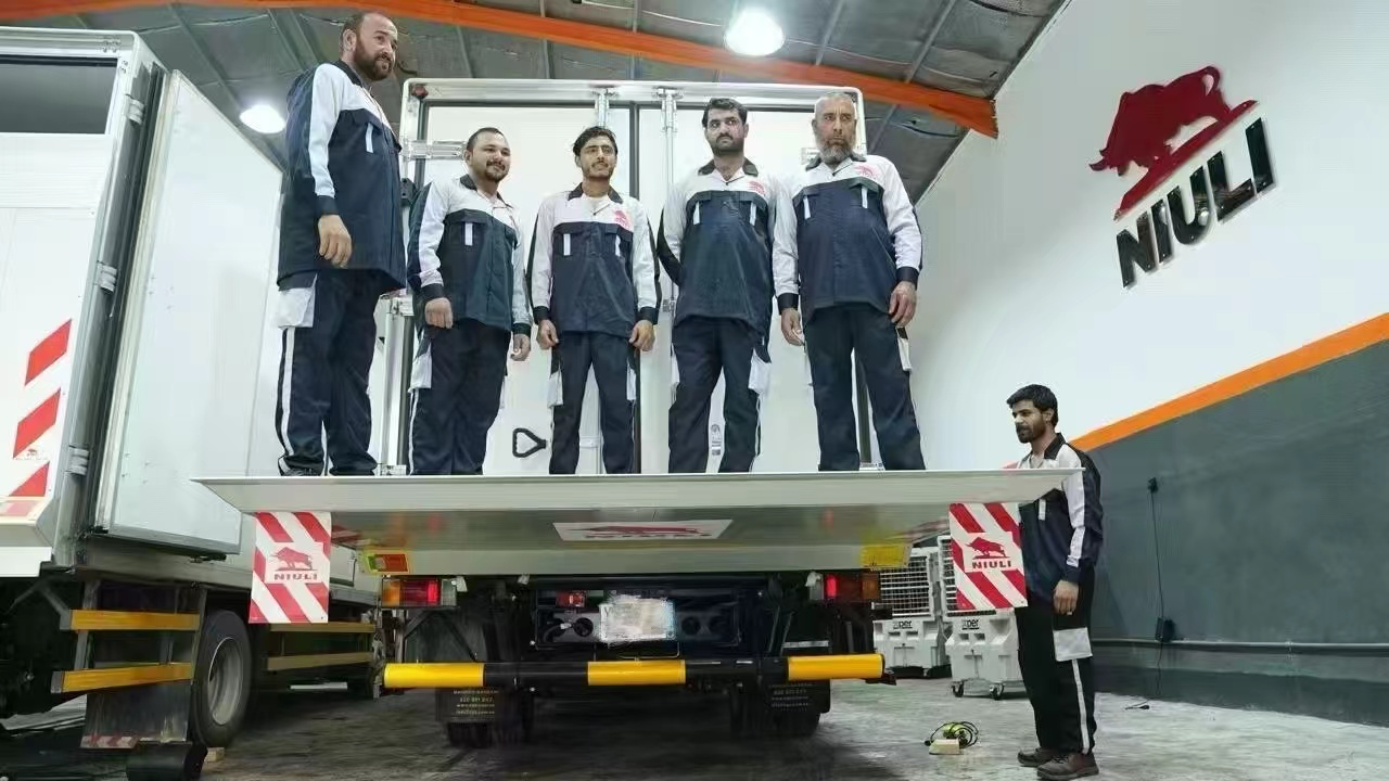 cantilever tail lift